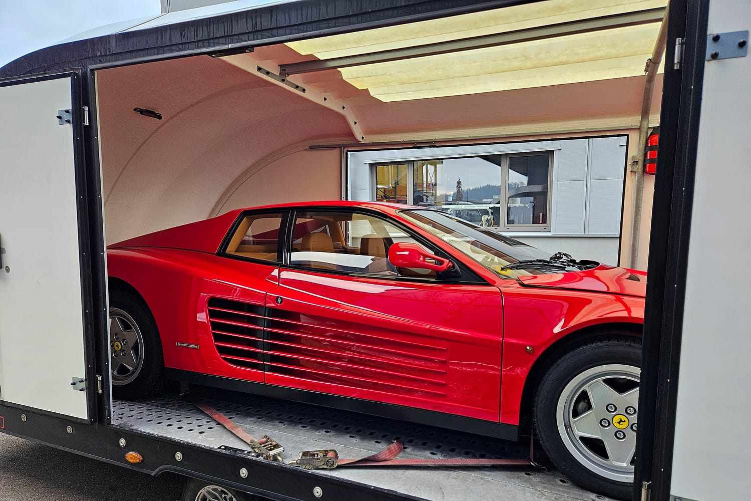 Ferrari Testarossa on Under Cover’s exclusive vehicle transport
