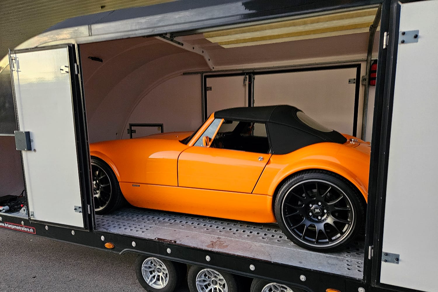 Wiesmann Roadster on Under Cover’s exclusive vehicle transport